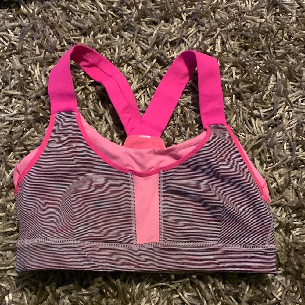 Lululemon My Heart Races Sports Bra. Size 6